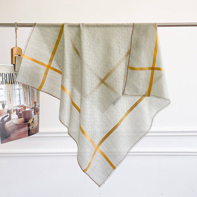 100% PURE CASHMERE Square Shaw - Cashmere Scarf 评论和价格